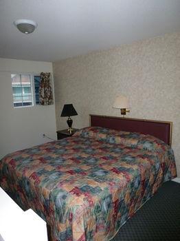 Airport Inn Lakeside Winfield Exterior photo